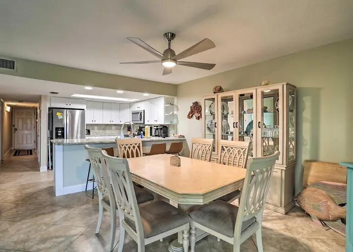Pool Access! Indian Shores Beachfront Ferienhaus