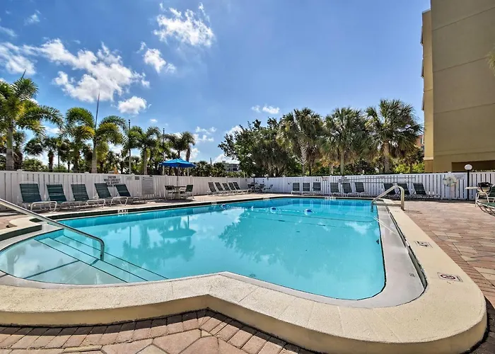 Pool Access! Indian Shores Beachfront Ferienhaus